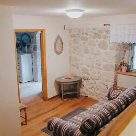 Villa Senarica *